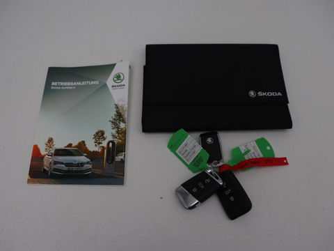 Škoda Superb 1.4 TSI iV Laurin & Klement | Stoelventilatie | Leder | Adaptive cruise | Virtual Cockpit | Massage | Canton Sound | Carplay | Achterbankverwarming | Navigatie