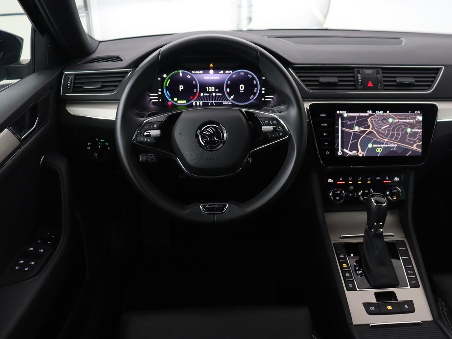 Škoda Superb 1.4 TSI iV Laurin & Klement | Stoelventilatie | Leder | Adaptive cruise | Virtual Cockpit | Massage | Canton Sound | Carplay | Achterbankverwarming | Navigatie