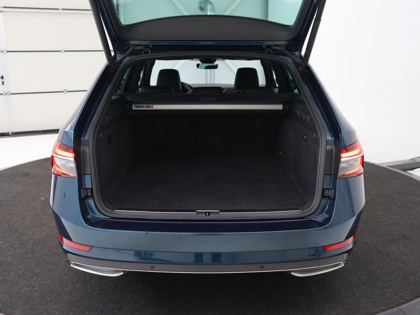 Škoda Superb 1.4 TSI iV Laurin & Klement | Stoelventilatie | Leder | Adaptive cruise | Virtual Cockpit | Massage | Canton Sound | Carplay | Achterbankverwarming | Navigatie