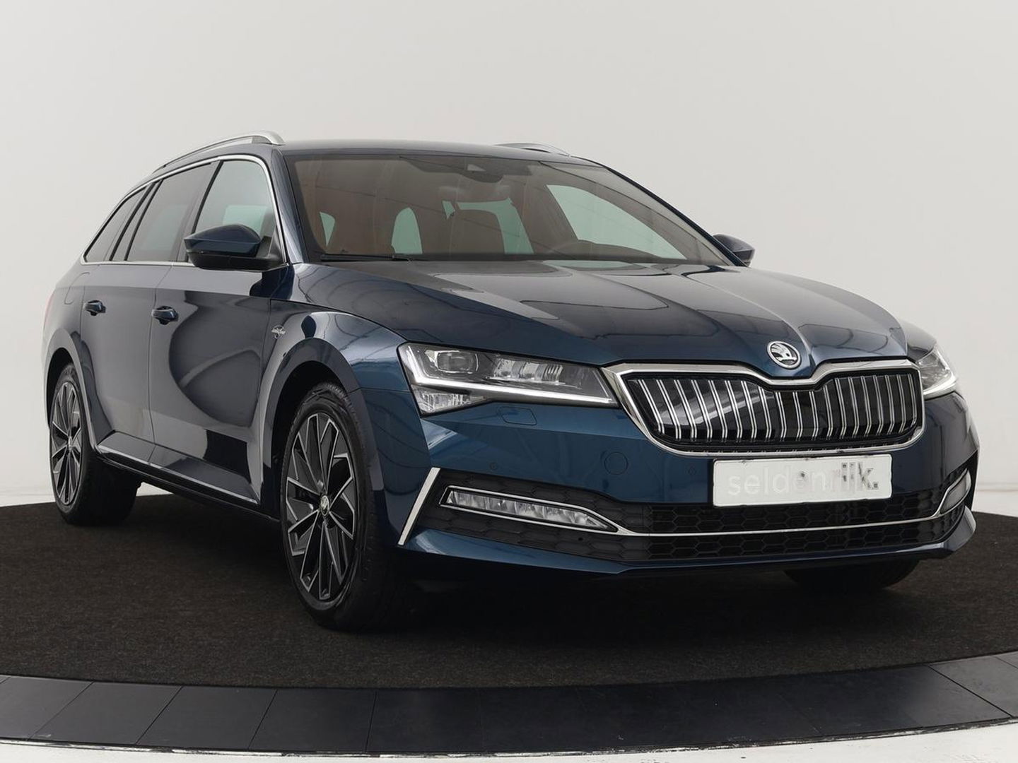 Škoda Superb 1.4 TSI iV Laurin & Klement | Stoelventilatie | Leder | Adaptive cruise | Virtual Cockpit | Massage | Canton Sound | Carplay | Achterbankverwarming | Navigatie