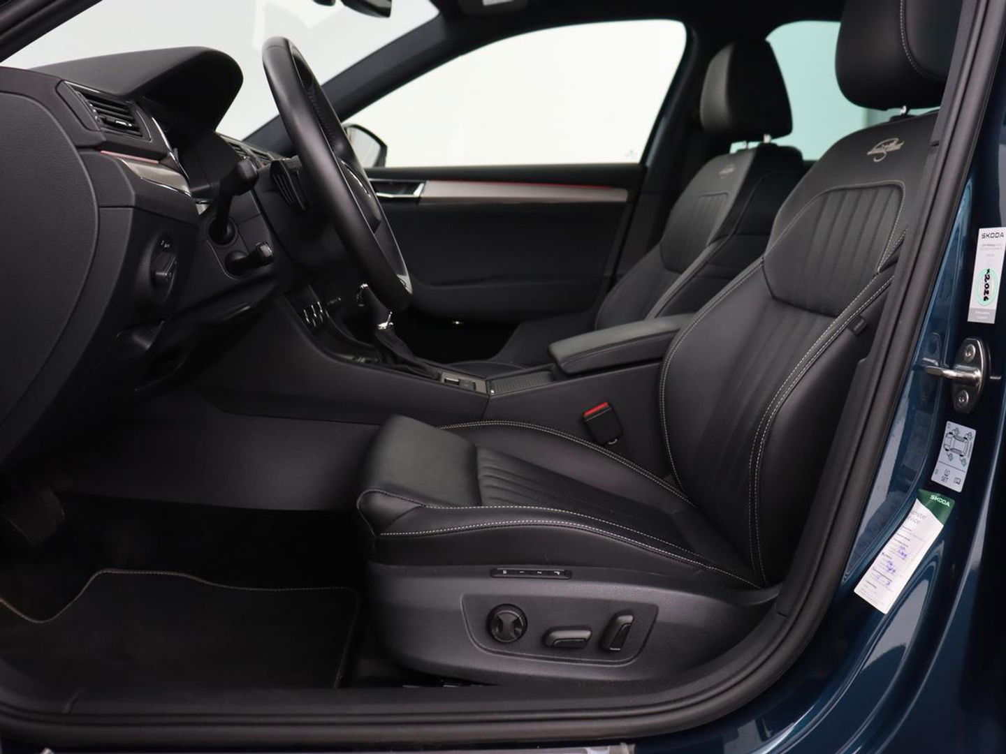 Škoda Superb 1.4 TSI iV Laurin & Klement | Stoelventilatie | Leder | Adaptive cruise | Virtual Cockpit | Massage | Canton Sound | Carplay | Achterbankverwarming | Navigatie