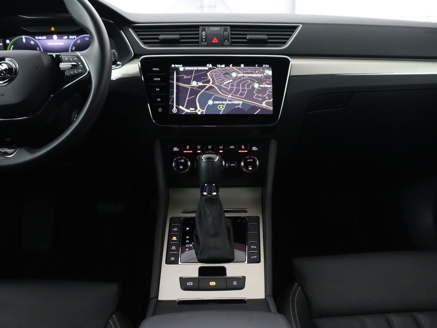 Škoda Superb 1.4 TSI iV Laurin & Klement | Stoelventilatie | Leder | Adaptive cruise | Virtual Cockpit | Massage | Canton Sound | Carplay | Achterbankverwarming | Navigatie