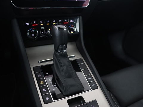 Škoda Superb 1.4 TSI iV Laurin & Klement | Stoelventilatie | Leder | Adaptive cruise | Virtual Cockpit | Massage | Canton Sound | Carplay | Achterbankverwarming | Navigatie