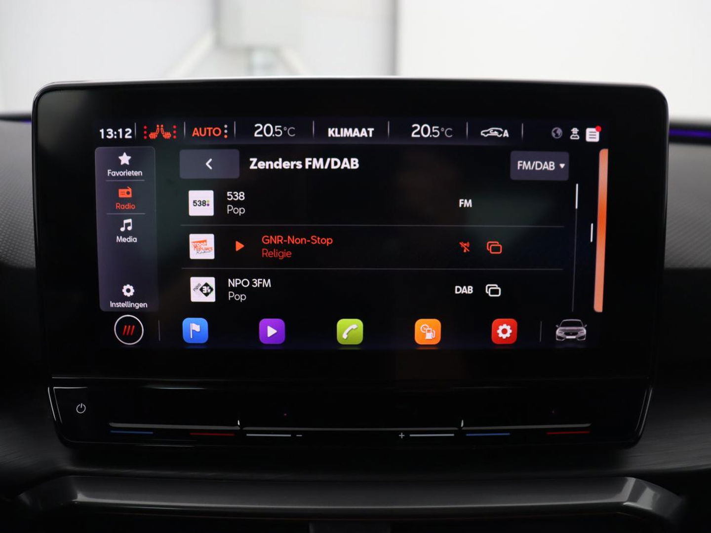 CUPRA Leon 1.4 e-Hybrid | Stoel & stuurverwarming | Camera | Carplay | Sfeerverlichting | Navigatie | Keyless | Full LED | Sportstoelen | PHEV