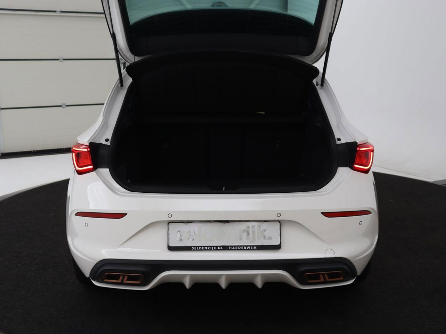 CUPRA Leon 1.4 e-Hybrid | Stoel & stuurverwarming | Camera | Carplay | Sfeerverlichting | Navigatie | Keyless | Full LED | Sportstoelen | PHEV