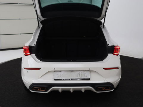 CUPRA Leon 1.4 e-Hybrid | Stoel & stuurverwarming | Camera | Carplay | Sfeerverlichting | Navigatie | Keyless | Full LED | Sportstoelen | PHEV
