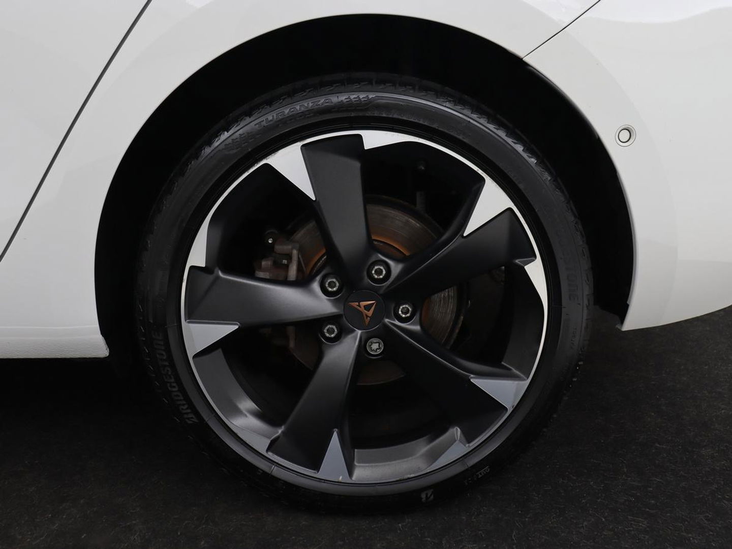 CUPRA Leon 1.4 e-Hybrid | Stoel & stuurverwarming | Camera | Carplay | Sfeerverlichting | Navigatie | Keyless | Full LED | Sportstoelen | PHEV
