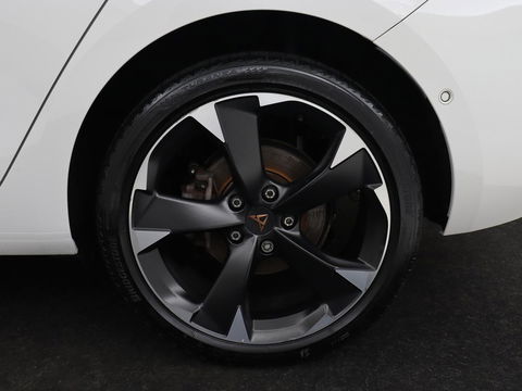 CUPRA Leon 1.4 e-Hybrid | Stoel & stuurverwarming | Camera | Carplay | Sfeerverlichting | Navigatie | Keyless | Full LED | Sportstoelen | PHEV