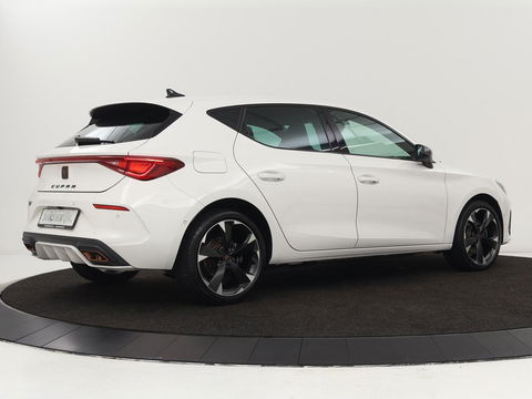 CUPRA Leon 1.4 e-Hybrid | Stoel & stuurverwarming | Camera | Carplay | Sfeerverlichting | Navigatie | Keyless | Full LED | Sportstoelen | PHEV