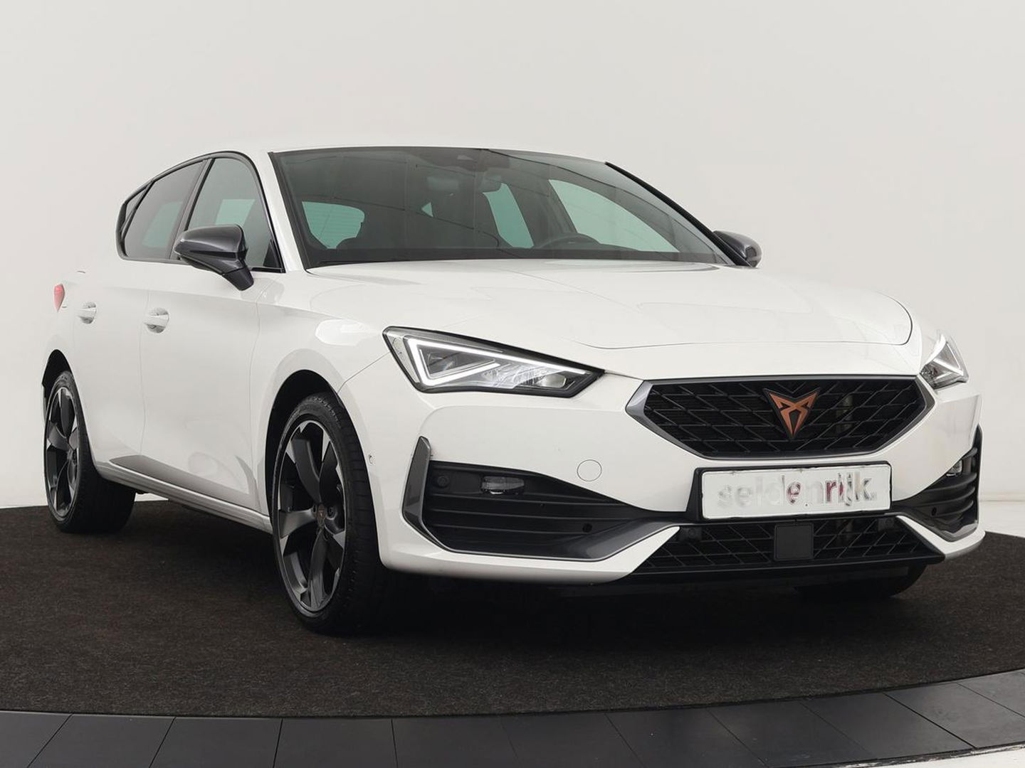 CUPRA Leon 1.4 e-Hybrid | Stoel & stuurverwarming | Camera | Carplay | Sfeerverlichting | Navigatie | Keyless | Full LED | Sportstoelen | PHEV