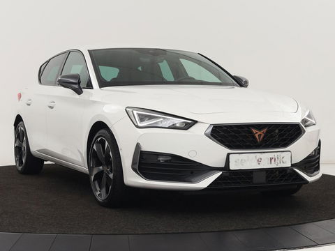 CUPRA Leon 1.4 e-Hybrid | Stoel & stuurverwarming | Camera | Carplay | Sfeerverlichting | Navigatie | Keyless | Full LED | Sportstoelen | PHEV