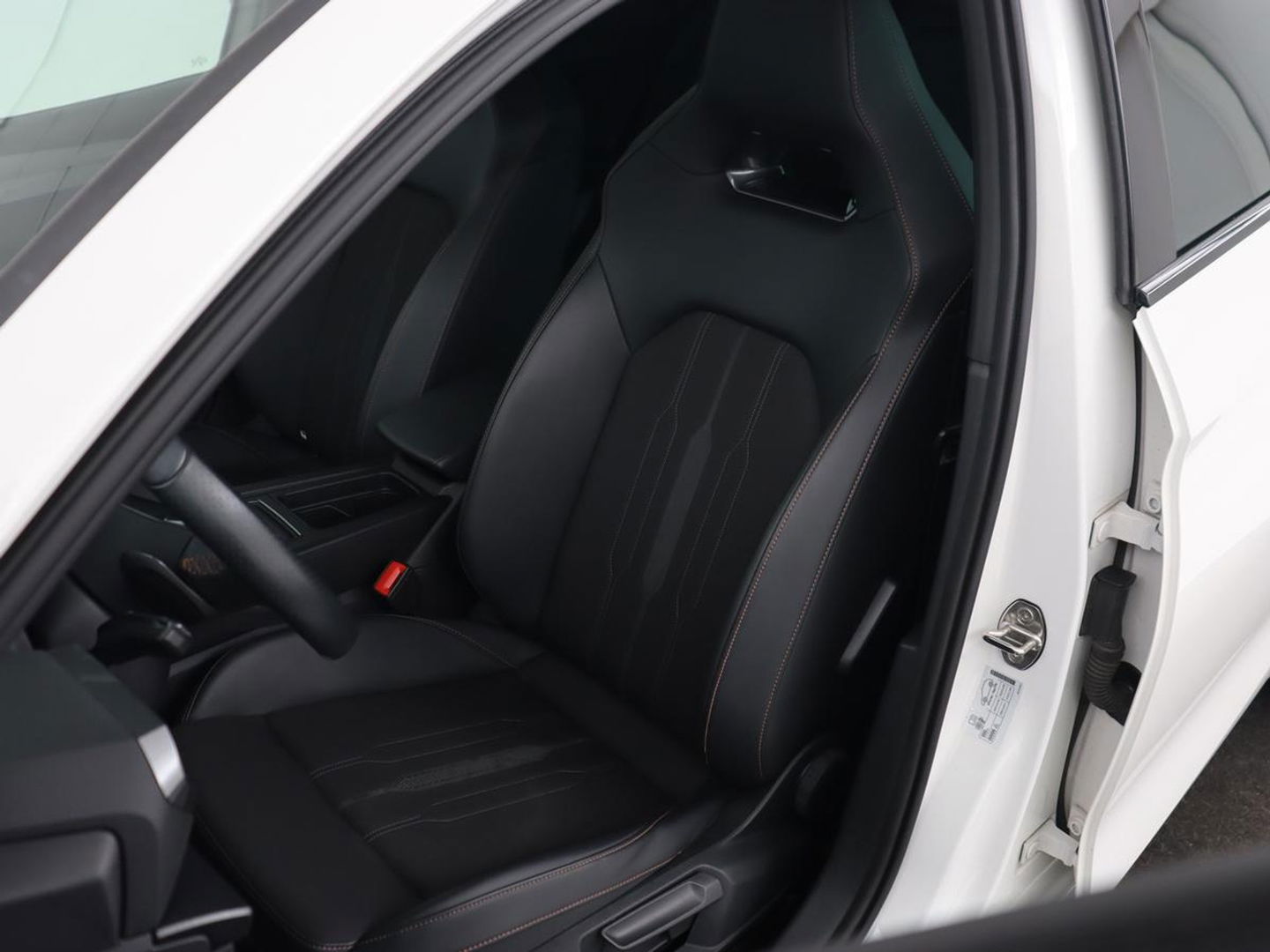 CUPRA Leon 1.4 e-Hybrid | Stoel & stuurverwarming | Camera | Carplay | Sfeerverlichting | Navigatie | Keyless | Full LED | Sportstoelen | PHEV