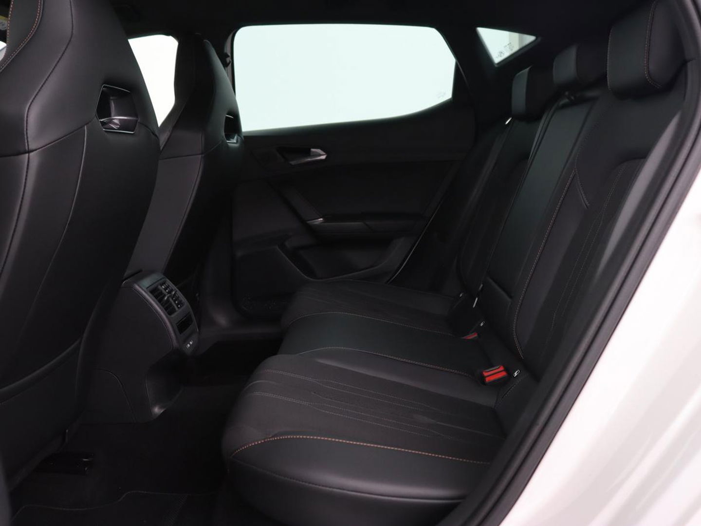CUPRA Leon 1.4 e-Hybrid | Stoel & stuurverwarming | Camera | Carplay | Sfeerverlichting | Navigatie | Keyless | Full LED | Sportstoelen | PHEV