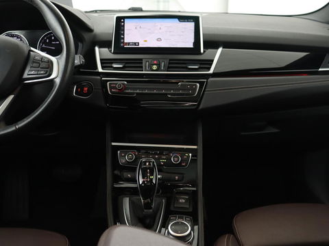 BMW 2 Serie Gran Tourer 220i 7-persoons High Executive Edition | Panoramadak | Leder | Stoelverwarming | Trekhaak | Head-Up | Camera | Sport Line | Sportstoelen | Navigatie | Full LED
