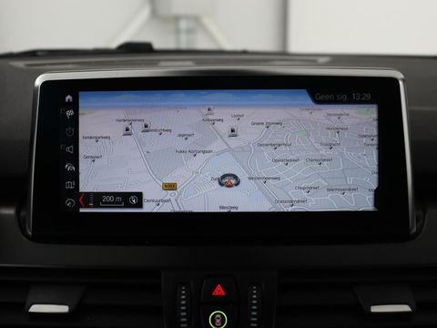 BMW 2 Serie Gran Tourer 220i 7-persoons High Executive Edition | Panoramadak | Leder | Stoelverwarming | Trekhaak | Head-Up | Camera | Sport Line | Sportstoelen | Navigatie | Full LED