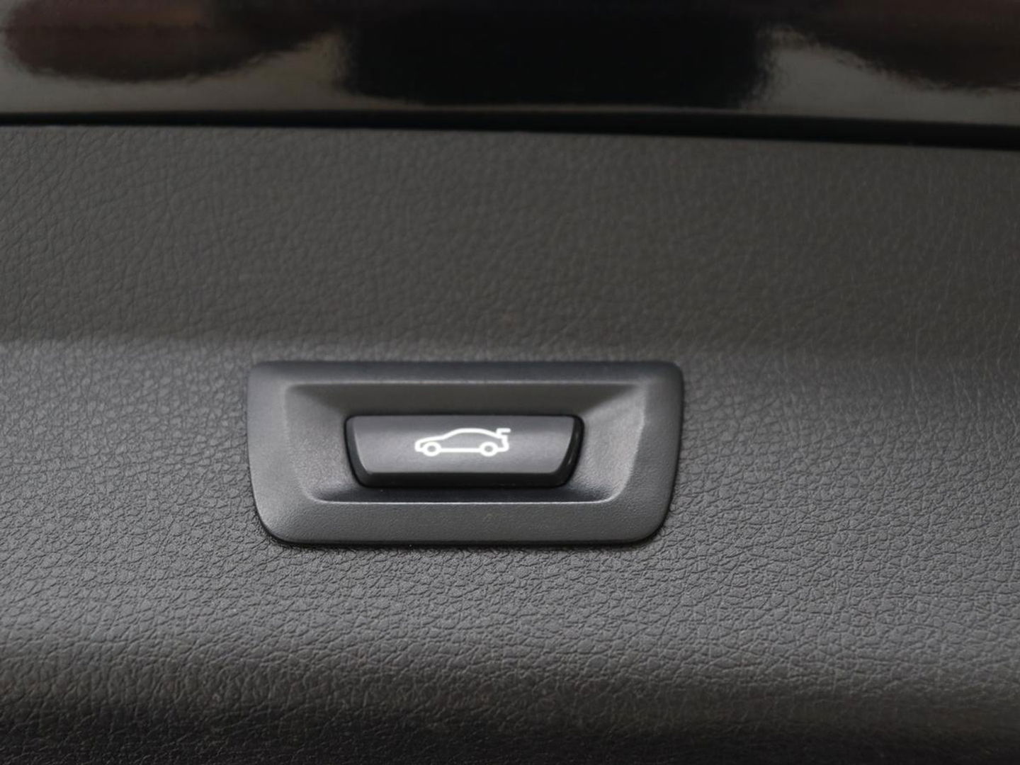 BMW 2 Serie Gran Tourer 220i 7-persoons High Executive Edition | Panoramadak | Leder | Stoelverwarming | Trekhaak | Head-Up | Camera | Sport Line | Sportstoelen | Navigatie | Full LED