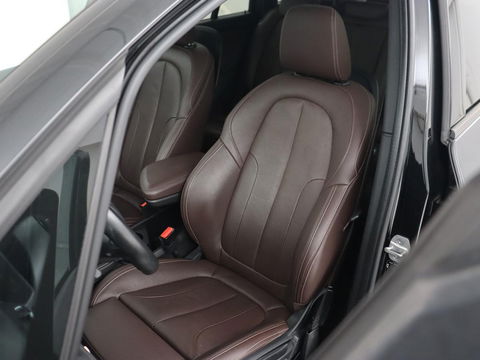 BMW 2 Serie Gran Tourer 220i 7-persoons High Executive Edition | Panoramadak | Leder | Stoelverwarming | Trekhaak | Head-Up | Camera | Sport Line | Sportstoelen | Navigatie | Full LED