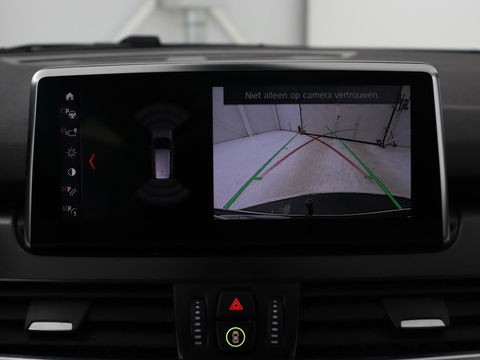 BMW 2 Serie Gran Tourer 220i 7-persoons High Executive Edition | Panoramadak | Leder | Stoelverwarming | Trekhaak | Head-Up | Camera | Sport Line | Sportstoelen | Navigatie | Full LED