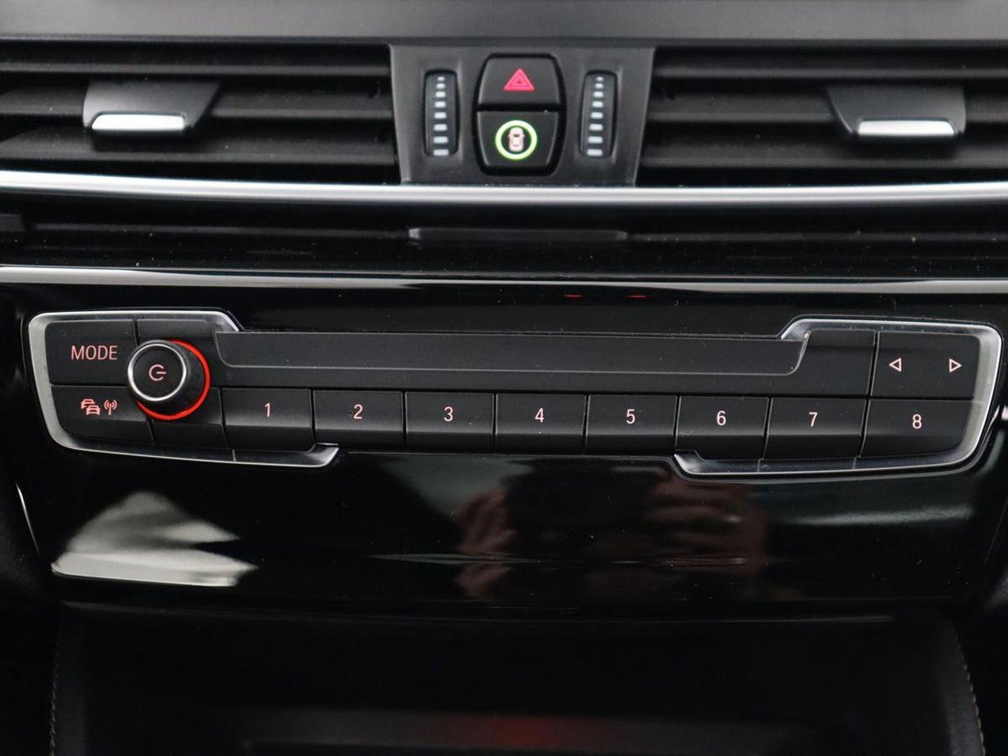 BMW 2 Serie Gran Tourer 220i 7-persoons High Executive Edition | Panoramadak | Leder | Stoelverwarming | Trekhaak | Head-Up | Camera | Sport Line | Sportstoelen | Navigatie | Full LED