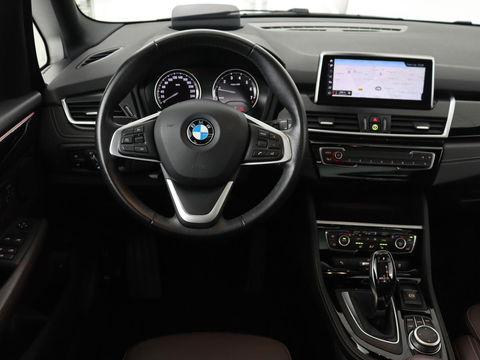 BMW 2 Serie Gran Tourer 220i 7-persoons High Executive Edition | Panoramadak | Leder | Stoelverwarming | Trekhaak | Head-Up | Camera | Sport Line | Sportstoelen | Navigatie | Full LED