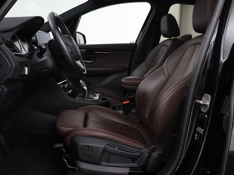 BMW 2 Serie Gran Tourer 220i 7-persoons High Executive Edition | Panoramadak | Leder | Stoelverwarming | Trekhaak | Head-Up | Camera | Sport Line | Sportstoelen | Navigatie | Full LED