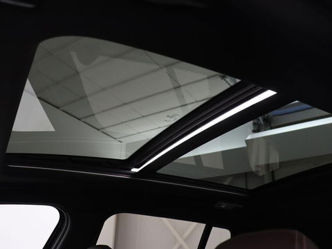 BMW 2 Serie Gran Tourer 220i 7-persoons High Executive Edition | Panoramadak | Leder | Stoelverwarming | Trekhaak | Head-Up | Camera | Sport Line | Sportstoelen | Navigatie | Full LED