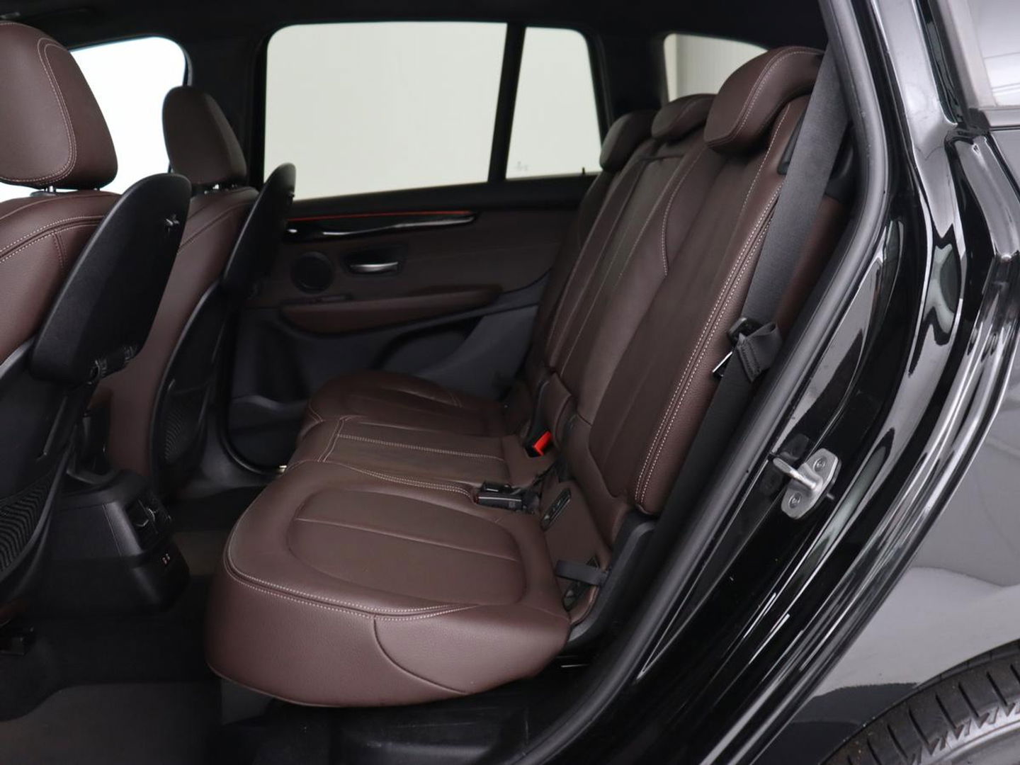 BMW 2 Serie Gran Tourer 220i 7-persoons High Executive Edition | Panoramadak | Leder | Stoelverwarming | Trekhaak | Head-Up | Camera | Sport Line | Sportstoelen | Navigatie | Full LED