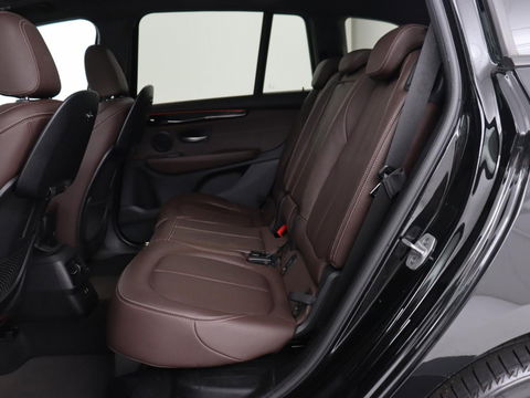 BMW 2 Serie Gran Tourer 220i 7-persoons High Executive Edition | Panoramadak | Leder | Stoelverwarming | Trekhaak | Head-Up | Camera | Sport Line | Sportstoelen | Navigatie | Full LED