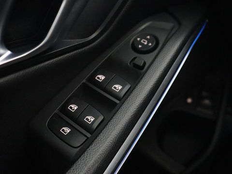 BMW 3-serie 330e Sport Line | Stoel & stuurverwarming | Adaptive cruise | Sportstoelen | Trekhaak | Carplay | Sfeerverlichting | Half leder | Navigatie | Full LED