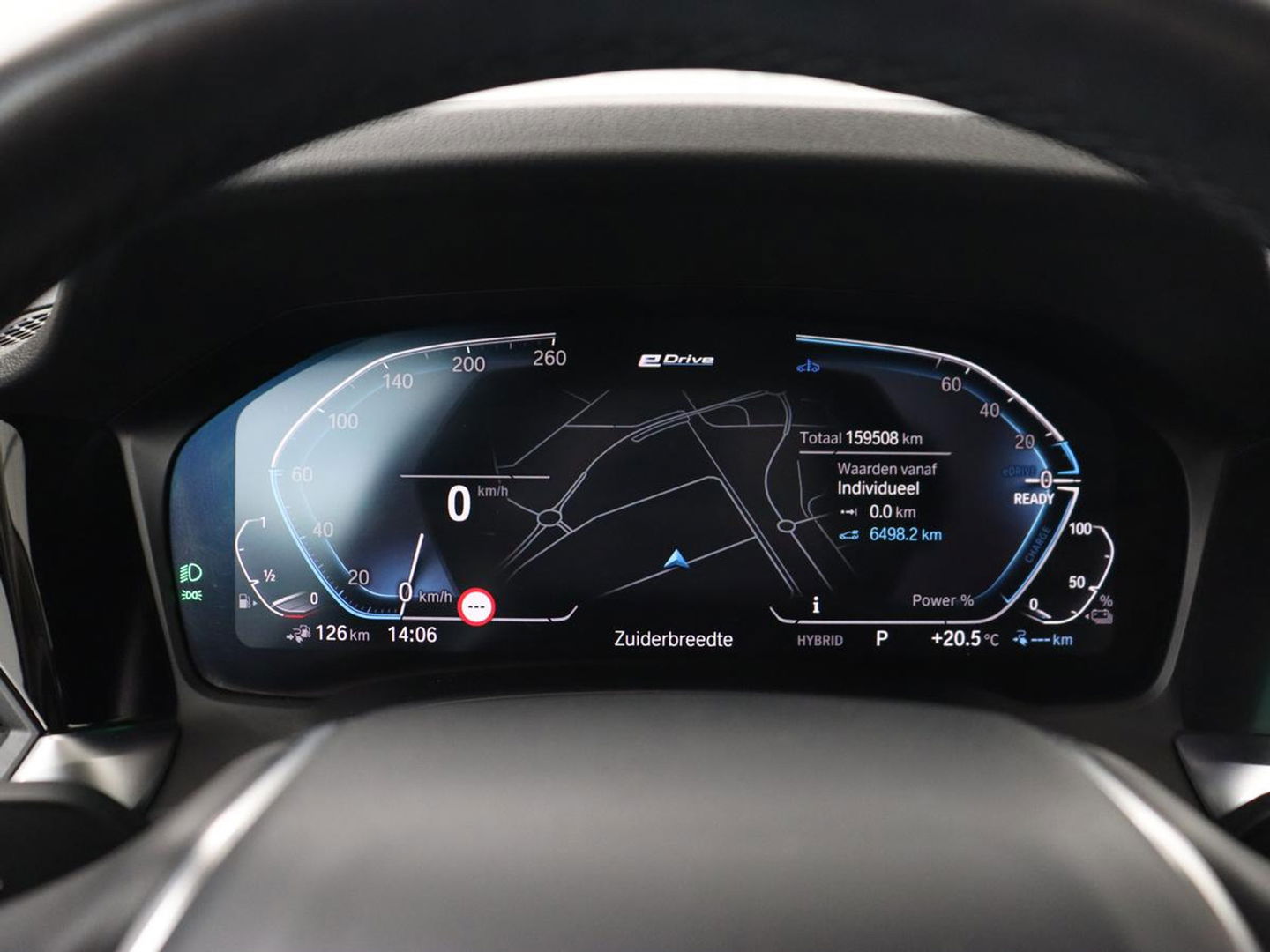BMW 3-serie 330e Sport Line | Stoel & stuurverwarming | Adaptive cruise | Sportstoelen | Trekhaak | Carplay | Sfeerverlichting | Half leder | Navigatie | Full LED