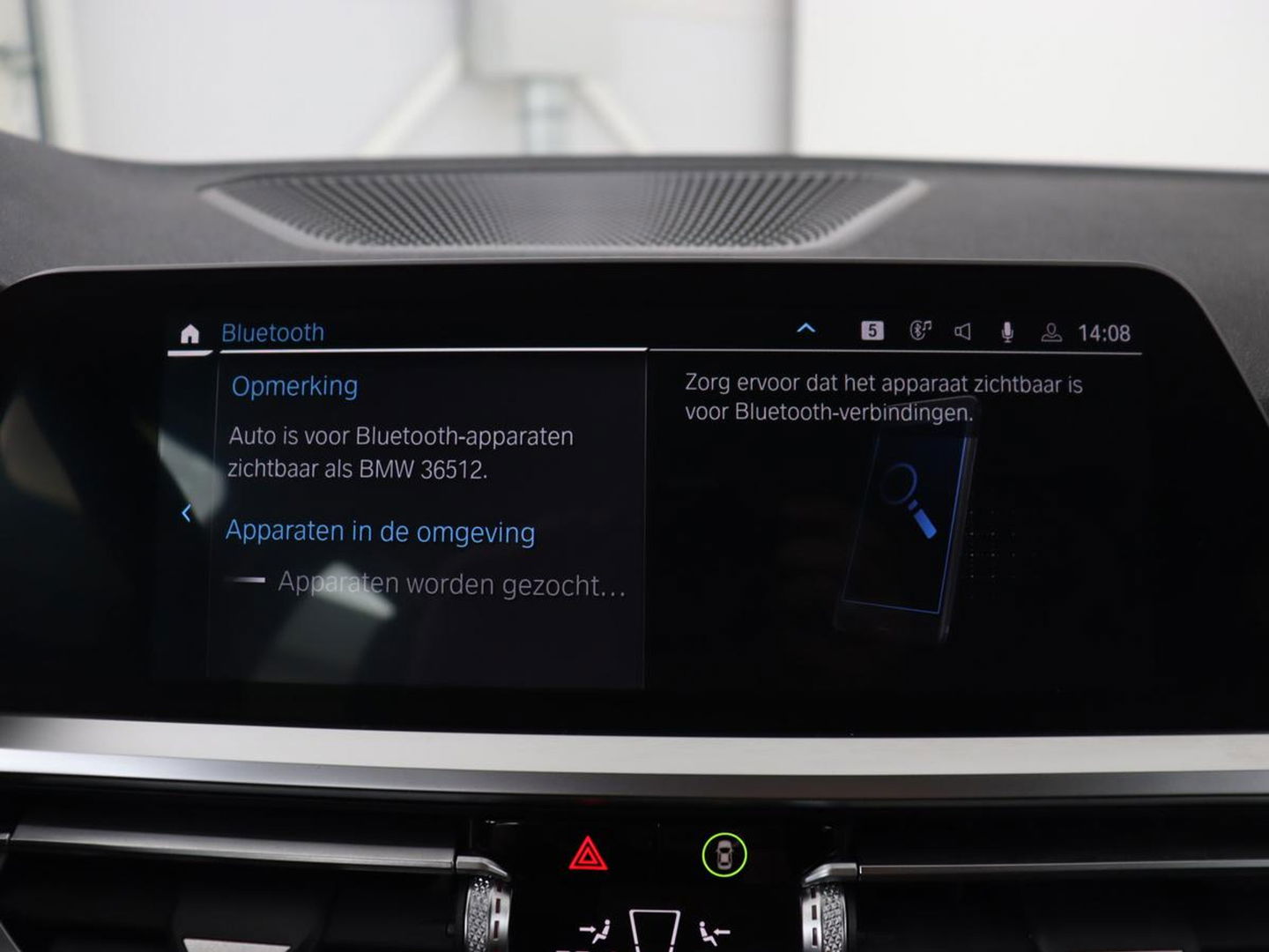 BMW 3-serie 330e Sport Line | Stoel & stuurverwarming | Adaptive cruise | Sportstoelen | Trekhaak | Carplay | Sfeerverlichting | Half leder | Navigatie | Full LED