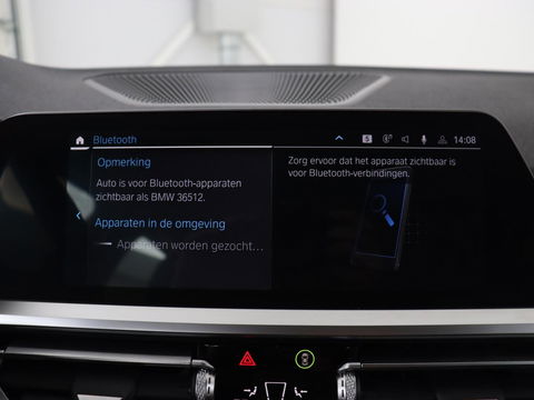 BMW 3-serie 330e Sport Line | Stoel & stuurverwarming | Adaptive cruise | Sportstoelen | Trekhaak | Carplay | Sfeerverlichting | Half leder | Navigatie | Full LED