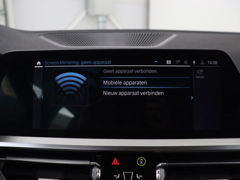 BMW 3-serie 330e Sport Line | Stoel & stuurverwarming | Adaptive cruise | Sportstoelen | Trekhaak | Carplay | Sfeerverlichting | Half leder | Navigatie | Full LED