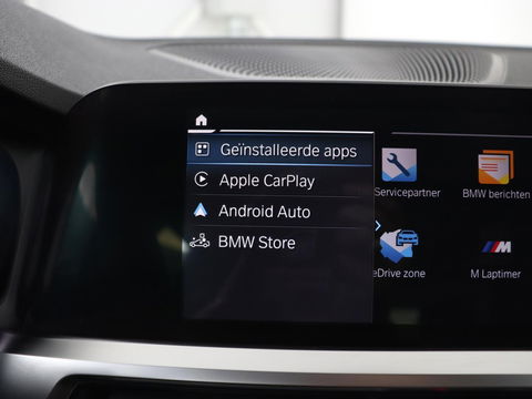 BMW 3-serie 330e Sport Line | Stoel & stuurverwarming | Adaptive cruise | Sportstoelen | Trekhaak | Carplay | Sfeerverlichting | Half leder | Navigatie | Full LED