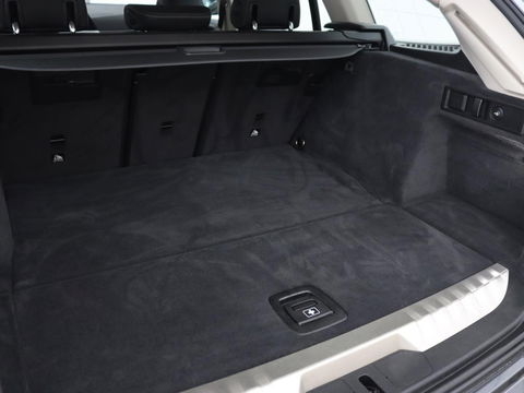 BMW 3-serie 330e Sport Line | Stoel & stuurverwarming | Adaptive cruise | Sportstoelen | Trekhaak | Carplay | Sfeerverlichting | Half leder | Navigatie | Full LED