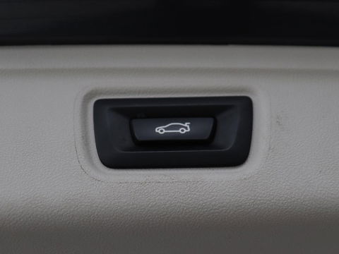BMW 3-serie 330e Sport Line | Stoel & stuurverwarming | Adaptive cruise | Sportstoelen | Trekhaak | Carplay | Sfeerverlichting | Half leder | Navigatie | Full LED