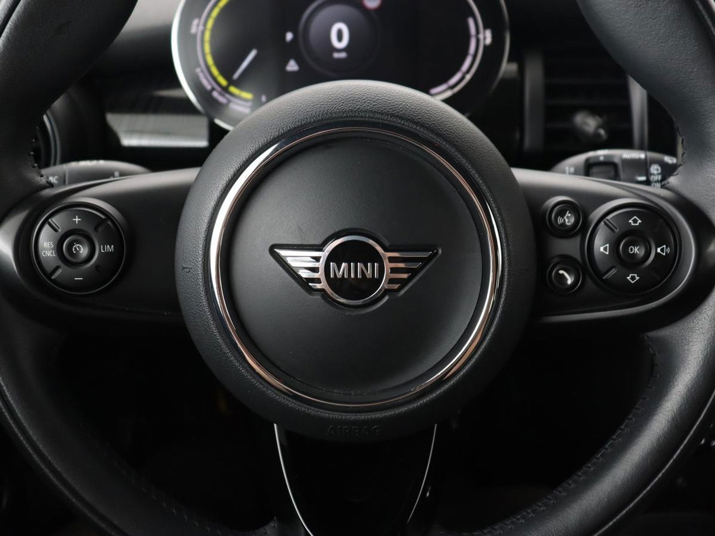 MINI Mini Electric Charged 33 kWh | Leder | Stoelverwarming | Head-Up | Harman/Kardon | Keyless | Full LED | Camera | Climate control | Cruise control
