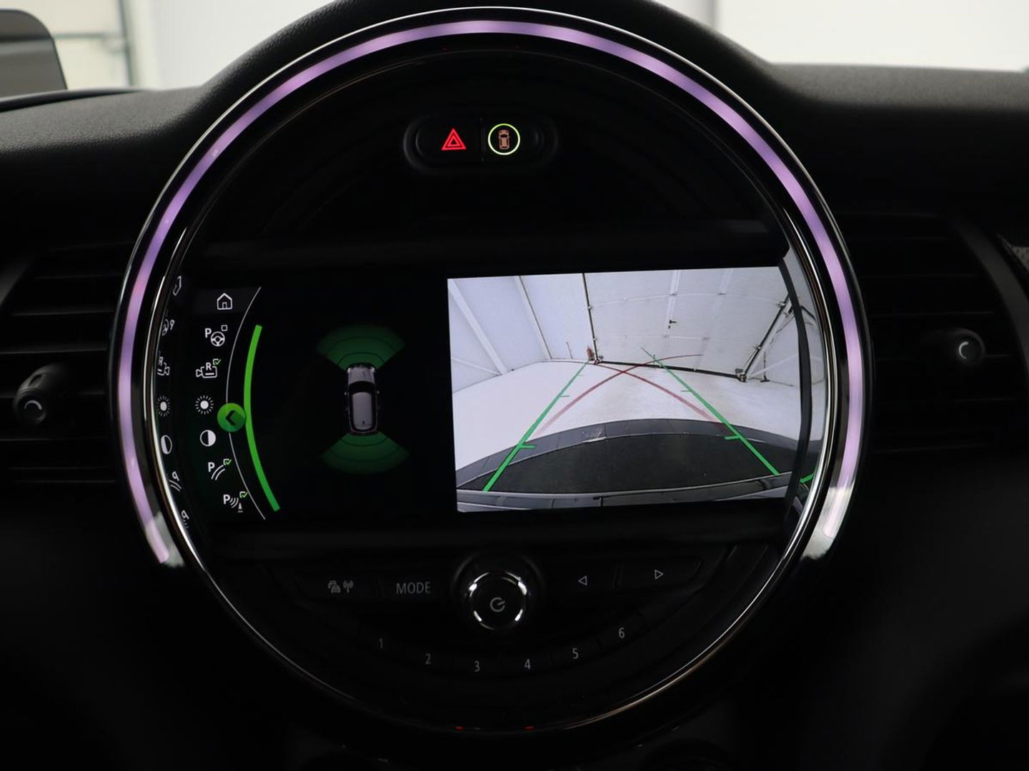 MINI Mini Electric Charged 33 kWh | Leder | Stoelverwarming | Head-Up | Harman/Kardon | Keyless | Full LED | Camera | Climate control | Cruise control