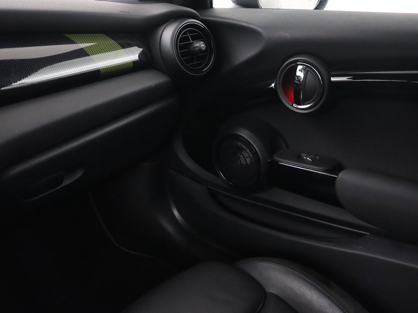 MINI Mini Electric Charged 33 kWh | Leder | Stoelverwarming | Head-Up | Harman/Kardon | Keyless | Full LED | Camera | Climate control | Cruise control