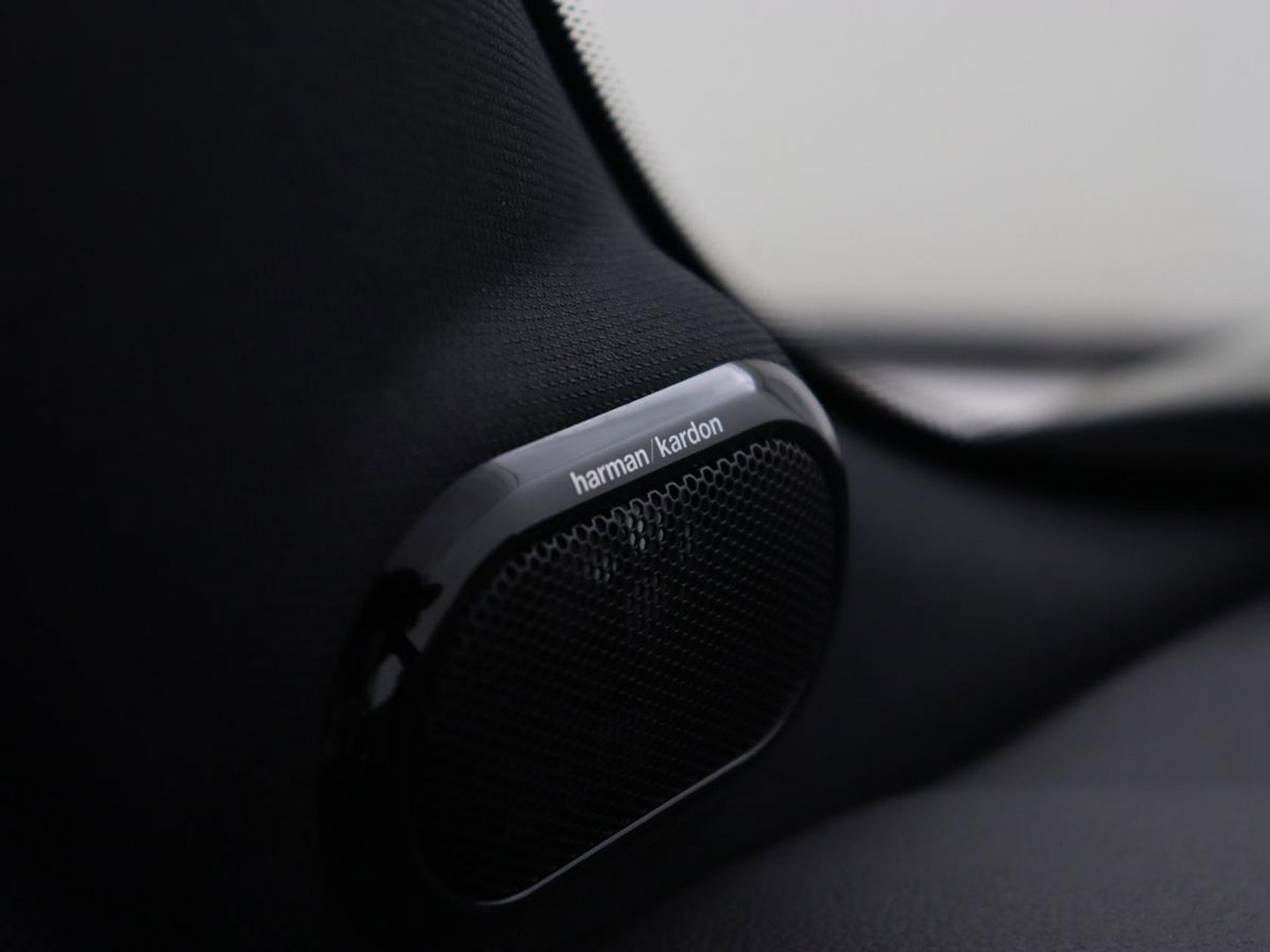 MINI Mini Electric Charged 33 kWh | Leder | Stoelverwarming | Head-Up | Harman/Kardon | Keyless | Full LED | Camera | Climate control | Cruise control