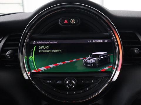 MINI Mini Electric Charged 33 kWh | Leder | Stoelverwarming | Head-Up | Harman/Kardon | Keyless | Full LED | Camera | Climate control | Cruise control