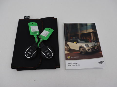 MINI Mini Electric Charged 33 kWh | Leder | Stoelverwarming | Head-Up | Harman/Kardon | Keyless | Full LED | Camera | Climate control | Cruise control