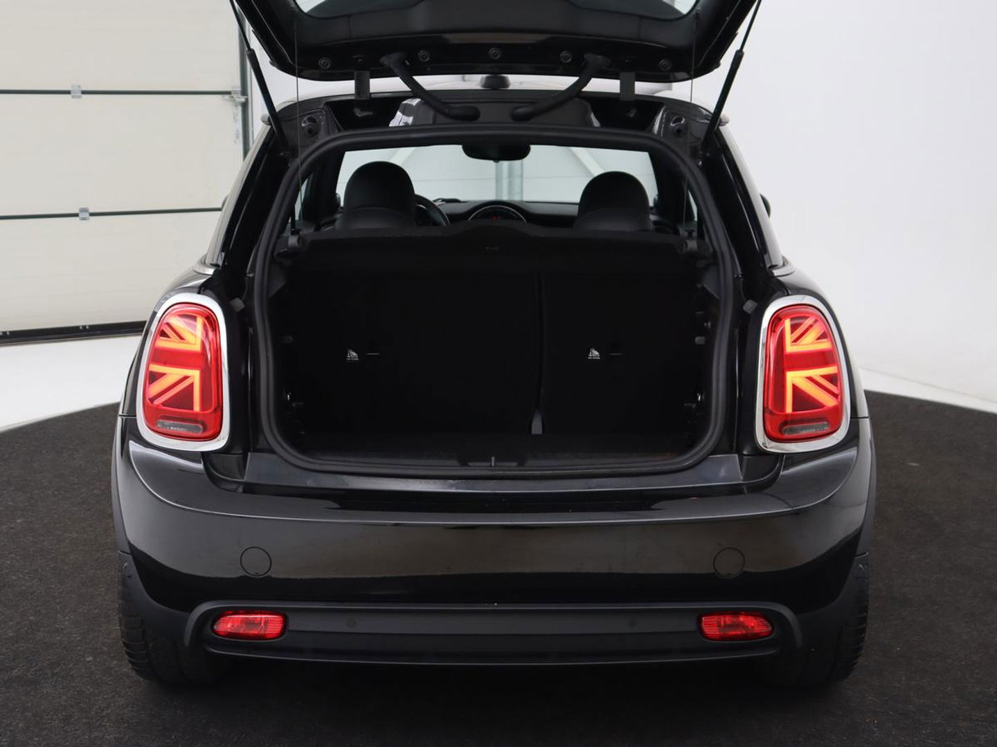 MINI Mini Electric Charged 33 kWh | Leder | Stoelverwarming | Head-Up | Harman/Kardon | Keyless | Full LED | Camera | Climate control | Cruise control