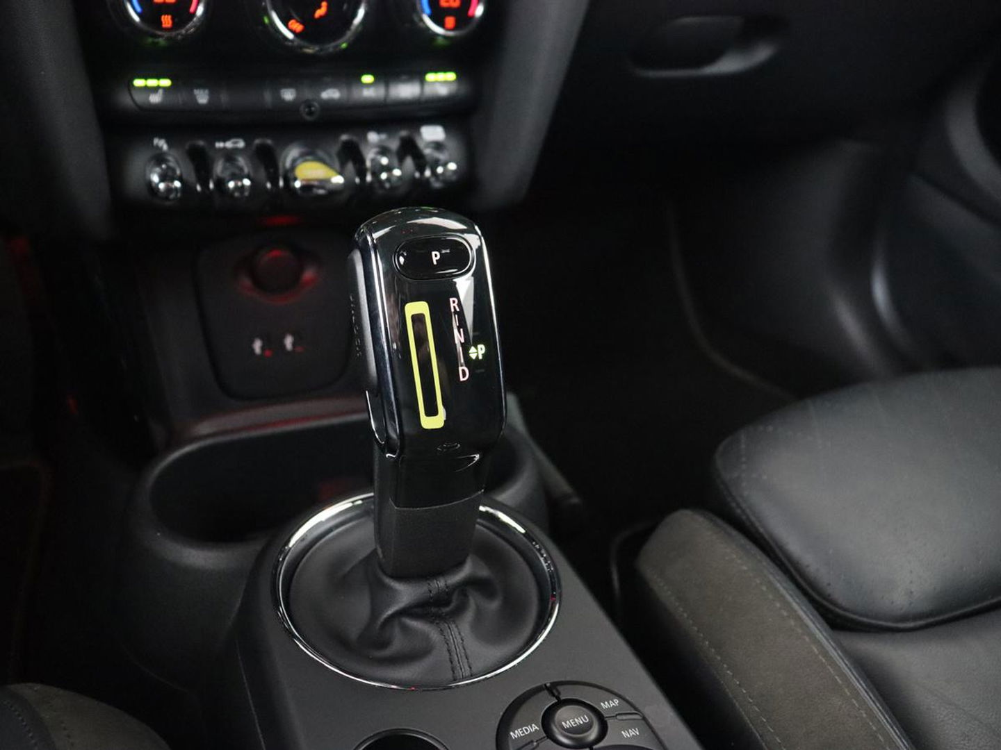 MINI Mini Electric Charged 33 kWh | Leder | Stoelverwarming | Head-Up | Harman/Kardon | Keyless | Full LED | Camera | Climate control | Cruise control