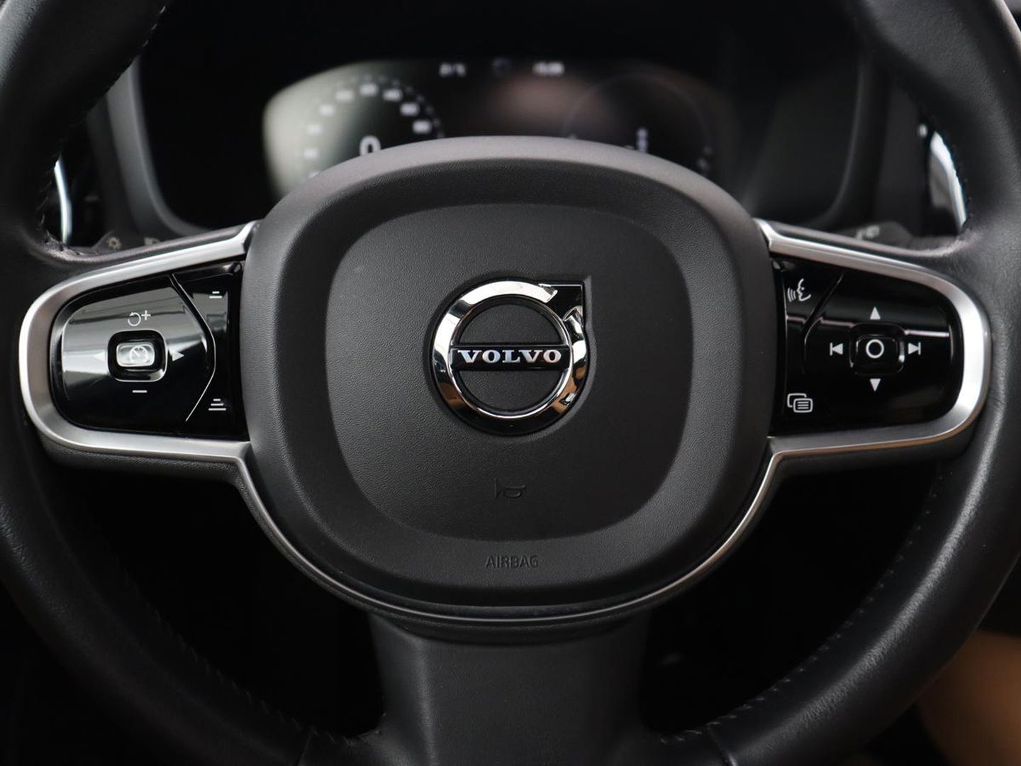 Volvo V60 2.0 T8 Recharge AWD Inscription | Panoramadak | Head-Up | Leder | Harman/Kardon | Trekhaak | Stoelverwarming | 360 Camera | Adaptive cruise | Carplay | Navigatie
