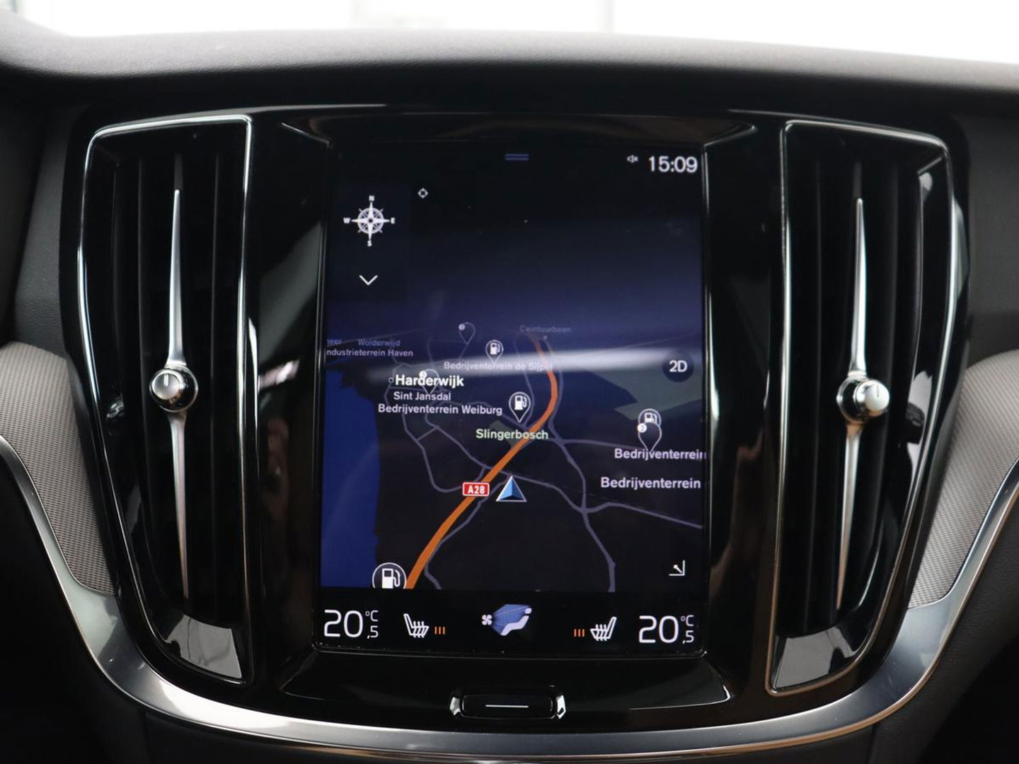 Volvo V60 2.0 T8 Recharge AWD Inscription | Panoramadak | Head-Up | Leder | Harman/Kardon | Trekhaak | Stoelverwarming | 360 Camera | Adaptive cruise | Carplay | Navigatie