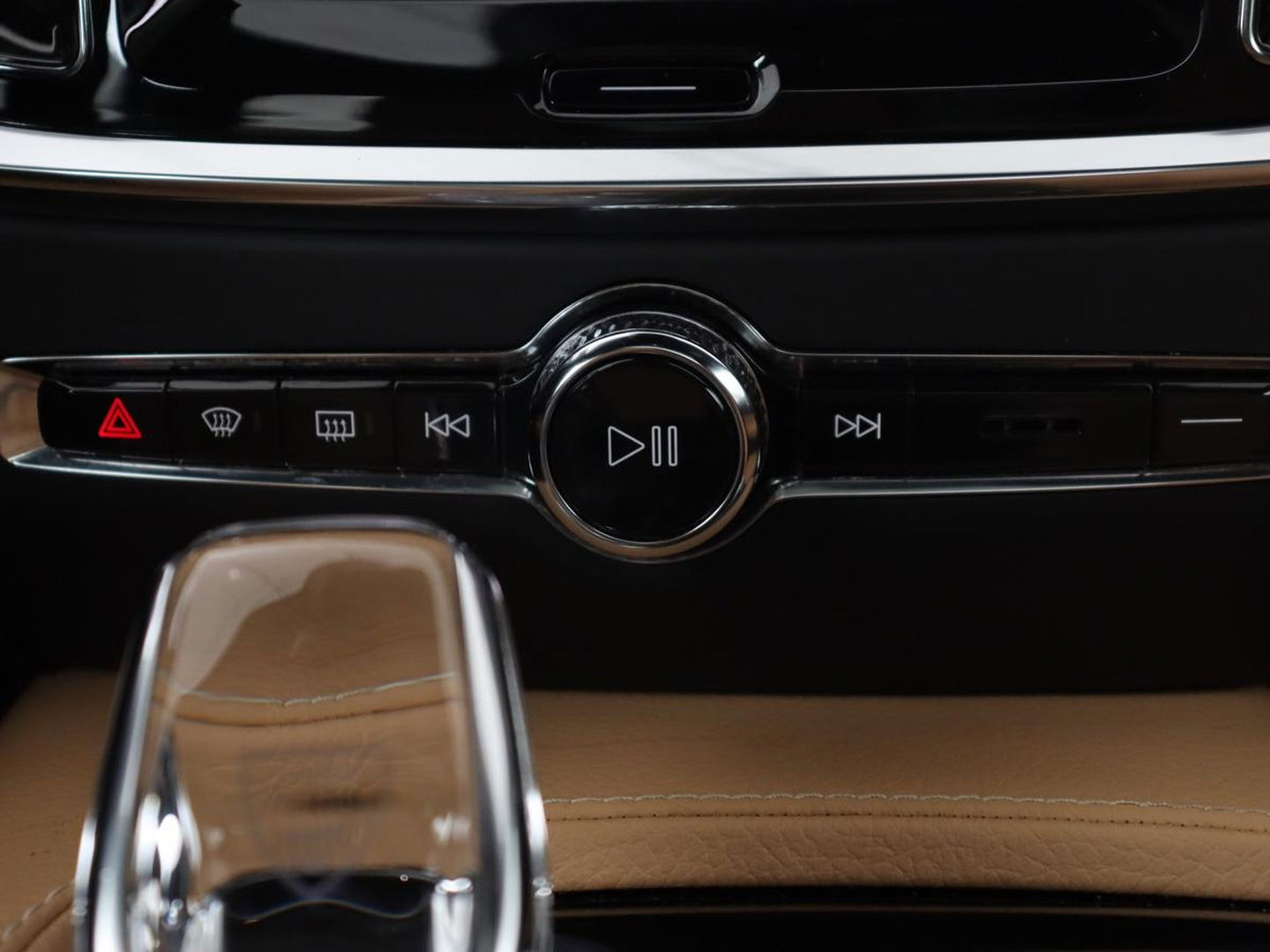 Volvo V60 2.0 T8 Recharge AWD Inscription | Panoramadak | Head-Up | Leder | Harman/Kardon | Trekhaak | Stoelverwarming | 360 Camera | Adaptive cruise | Carplay | Navigatie