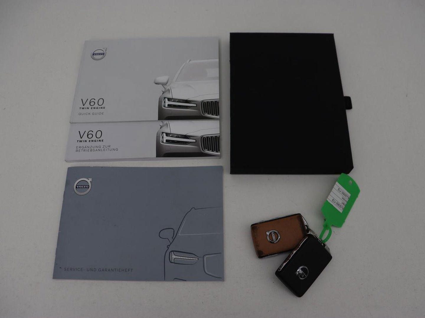 Volvo V60 2.0 T8 Recharge AWD Inscription | Panoramadak | Head-Up | Leder | Harman/Kardon | Trekhaak | Stoelverwarming | 360 Camera | Adaptive cruise | Carplay | Navigatie