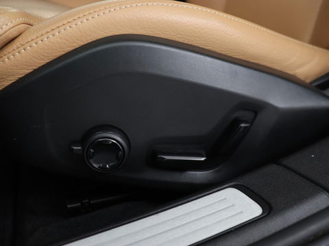 Volvo V60 2.0 T8 Recharge AWD Inscription | Panoramadak | Head-Up | Leder | Harman/Kardon | Trekhaak | Stoelverwarming | 360 Camera | Adaptive cruise | Carplay | Navigatie