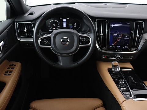 Volvo V60 2.0 T8 Recharge AWD Inscription | Panoramadak | Head-Up | Leder | Harman/Kardon | Trekhaak | Stoelverwarming | 360 Camera | Adaptive cruise | Carplay | Navigatie